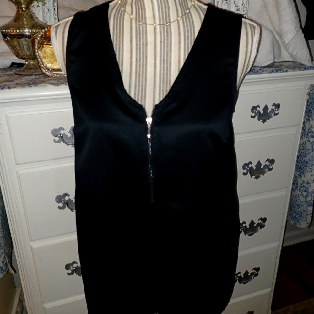 Apt 9, size Small, black, sleeveless, v-neck blouse